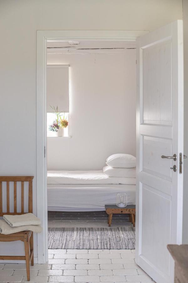 Red Bird Farm Bed and Breakfast Ystad Esterno foto