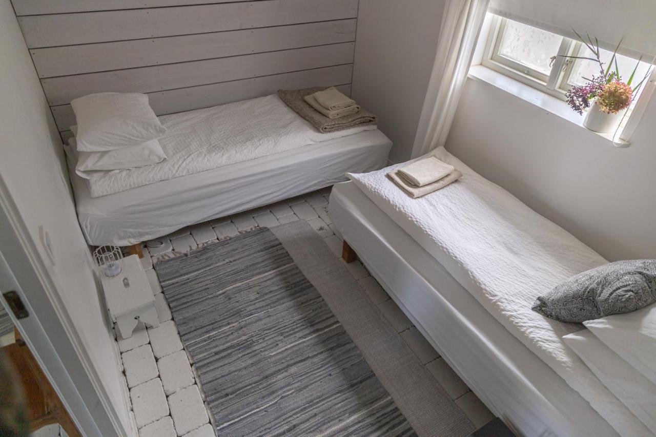 Red Bird Farm Bed and Breakfast Ystad Esterno foto