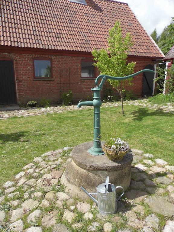 Red Bird Farm Bed and Breakfast Ystad Esterno foto